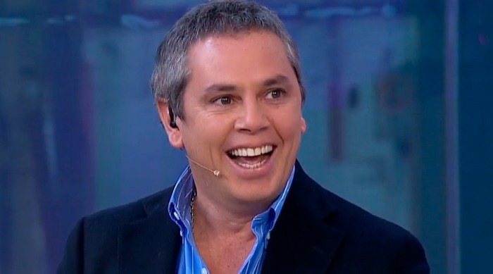 ¿Será real?  'Curiosa' llamada desató la risa de Viñuela durante emisión radial