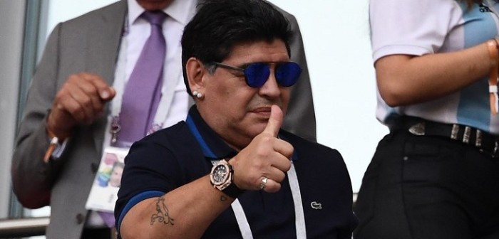 Todo por su selección: Maradona propuso al borde del llanto dirigir 