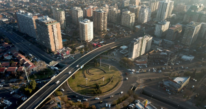 Estudio revela que los ingresos en Rotonda Atenas son mucho menores al resto de Las Condes