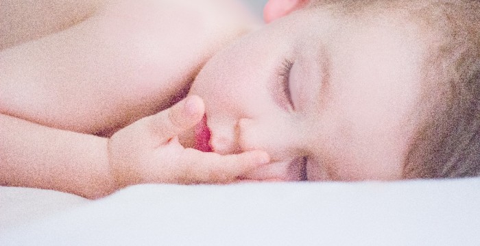 Madre fue arrestada tras dejar a su bebé encerrada en el auto para tomar un margarita