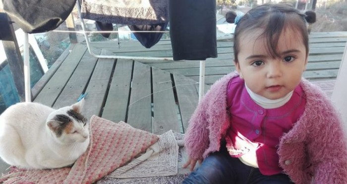 Padre de niña que murió esperando cama asegura que se les dijo que sí había una disponible