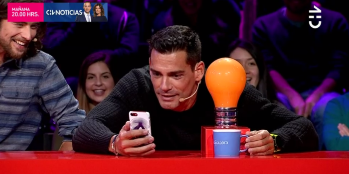 Otro nivel: De la Fuente llamó a Daniela Romo en 'Pasapalabra' tras oír su clásico tema