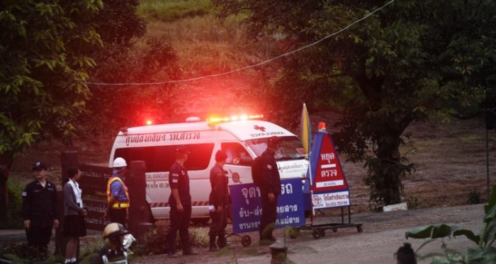 Comienza rescate de niños atrapados en cueva de Tailandia: 4 estarían en base de rescate