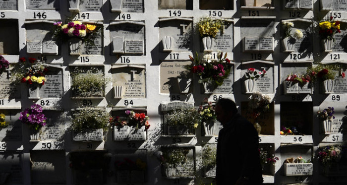 Cementerio colapsado: 800 nichos tienen plazos vencidos y podría generar masiva exhumación