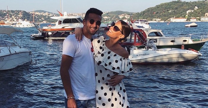 Mauricio Isla sorprendió a Gala Caldirola con romántica velada por su aniversario