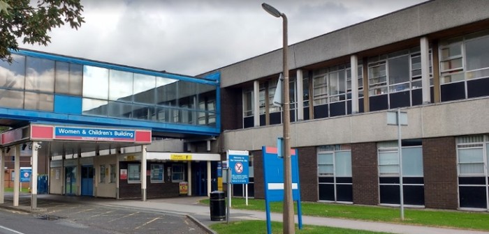 Arrestan a trabajadora de salud en Inglaterra por la muerte de 8 recién nacidos