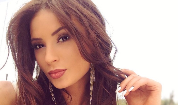 Julia Fernandes contestó a seguidor que criticó su figura: 