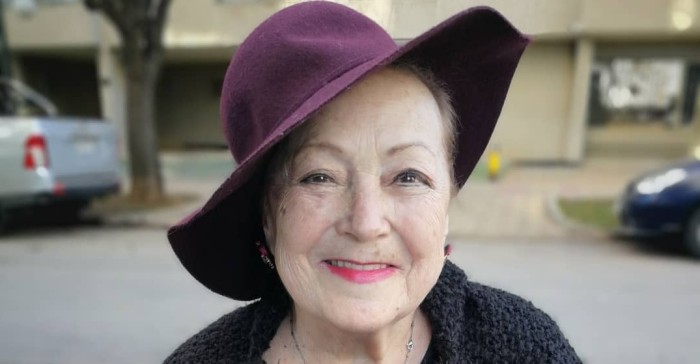 Abuelita chilena la rompe en Instagram enseñando a tejer a sus seguidores