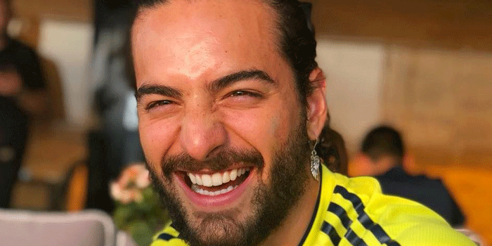 'Relajada' postal de Maluma provocó ola de bromas: su look causó sensación