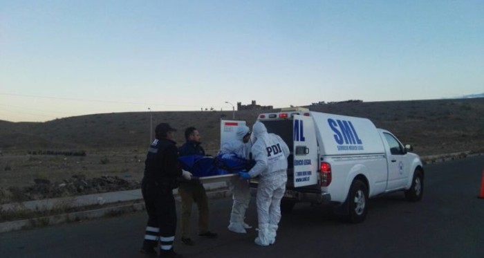 Encuentran a hombre que murió desangrado en la calle: pareja asegura que él se hirió