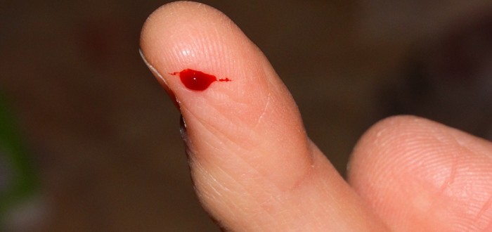 ¿Te ha pasado? El motivo por el que duele tanto un corte con papel