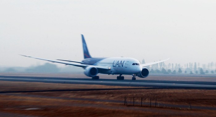 Médico explica qué pudo provocar paro cardiorrespiratorio de niña que murió en un avión