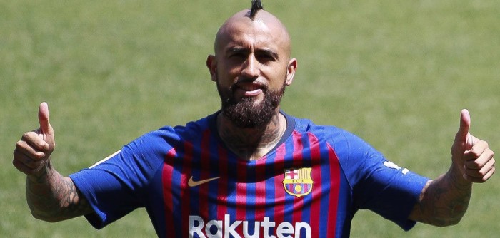 La imitación a Arturo Vidal en TV boliviana que da vergüenza ajena