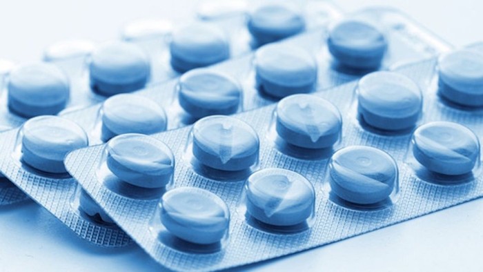 Mala broma: adolescentes ponen viagra en bebida de compañero y casi le provocan necrosis