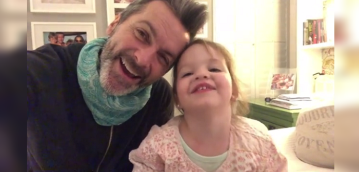 Cristián Sánchez derritió corazones con video conversando junto a su hija en idioma 