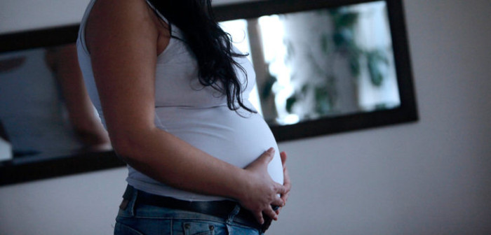 ¿Qué estamos haciendo mal? La preocupante alza de embarazos adolescentes entre 2005 y 2015