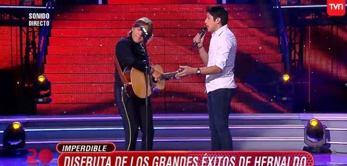 Juan Ángel 'sufrió' con show junto a Hernaldo Zúñiga en 'Rojo': se le olvidó la letra