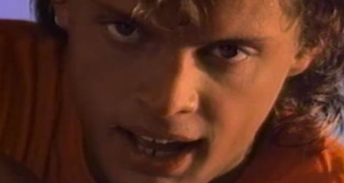 Muere modelo protagonista del clásico videoclip 'Cuando calienta el sol' de Luis Miguel