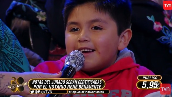 Hermanito de Juan Ángel se robó la película en gala de Rojo: protagonizó tiernos momentos