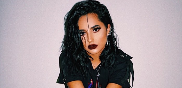 El osado (y destapado) atuendo con el que Becky G arrasó en Instagram