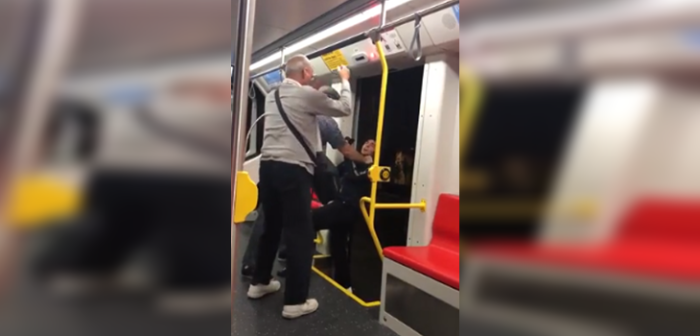 Pasajeros intentaron lanzar a joven desde tren en EEUU por escuchar música a todo volumen