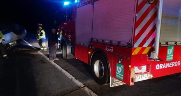 Impresentable: Bomberos fueron parteados por Carabineros en plena emergencia