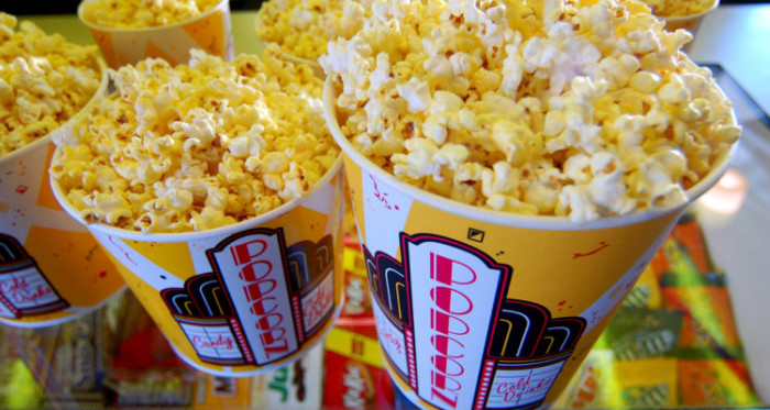 Bebidas y confites 'de afuera': proyecto de ley podría cambiar tu forma de ir al cine