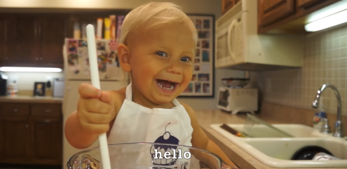 Niño de 2 años estrenó show de cocina y primer capítulo será lo más tierno que verás hoy
