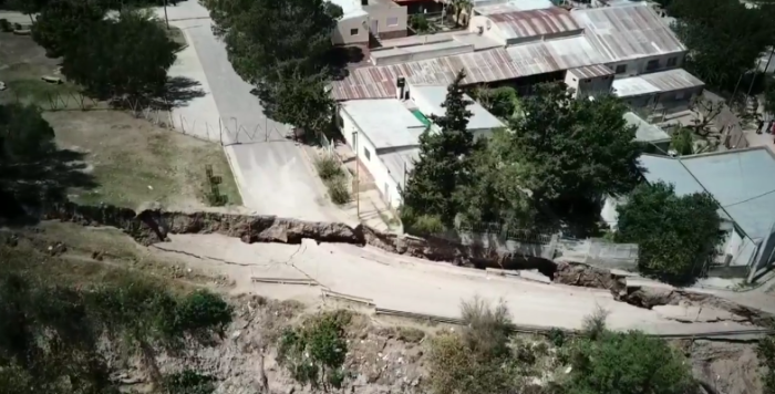No es una película: enorme grieta en Argentina amenaza con desaparecer a toda una ciudad