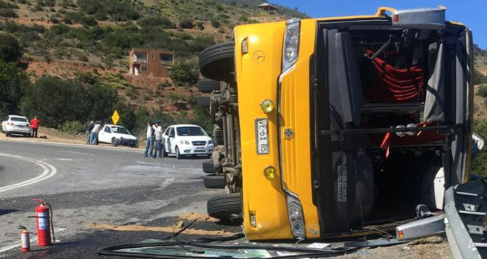 Grave volcamiento de bus con 45 pasajeros en cuesta La Dormida: 3 están graves