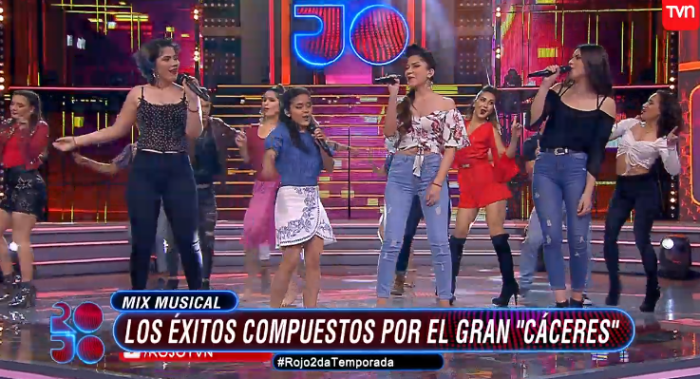 Cantantes pasaron vergüenza en homenaje de 'Rojo': olvidaron la letra en pleno show