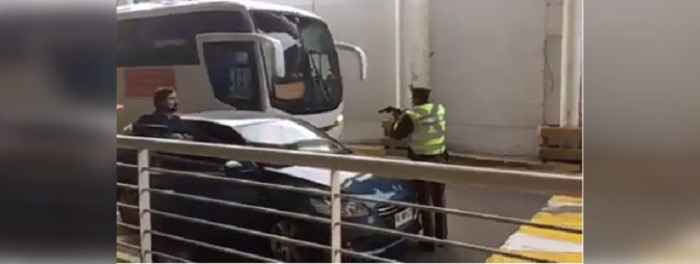 ¿Otra vez? Registran nuevo incidente entre carabinero y chofer de Uber en aeropuerto