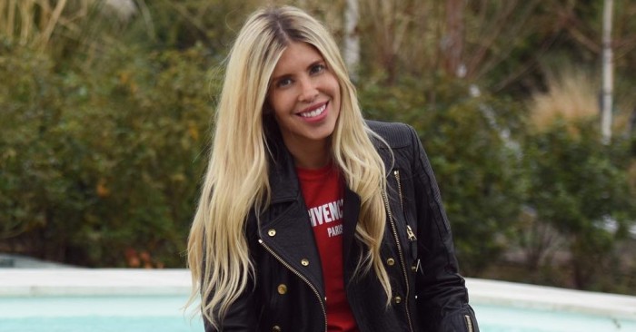 Coté López deslumbró con sensual look en su primer evento público tras su regreso a Chile