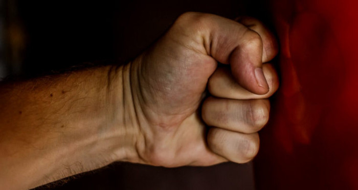 Detienen a sujeto que atacó brutalmente a pareja: la roció con acelerante y prendió fuego