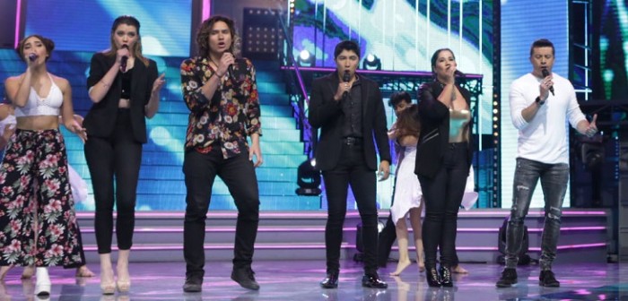 Toarii Valantin olvidó la letra en homenaje a Emmanuel y televidentes no lo perdonaron