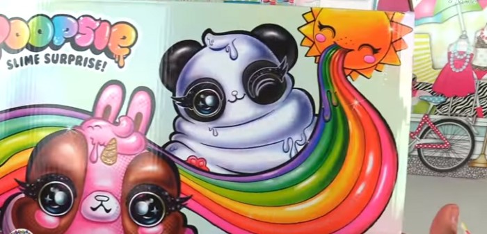 Llamó al número impreso en juguete de su hijo y se llevó una sorpresa: era una línea porno