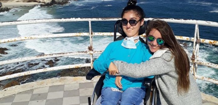 Joven sufriría embargo de su casa por una silla de ruedas: Farkas anunció ayuda económica