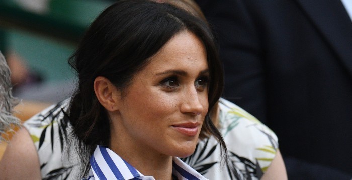 Meghan Markle se lució con vestido maternal low cost al que todas pueden acceder