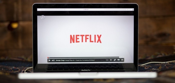 Es posible: hombre sufre consecuencias físicas por su adicción a las series de Netflix