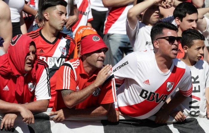 Reclamos en redes sociales e incidentes fuera del estadio: la fallida final de Boca-River