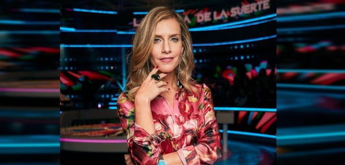 Diana Bolocco cautivó con ceñido (y escotado) vestido en la gala de los Copihue de Oro