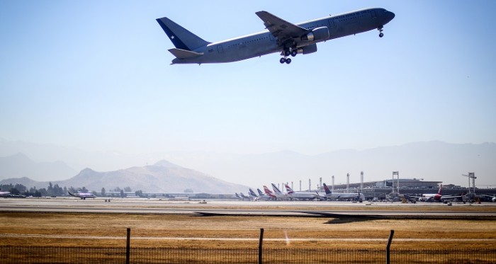 Estaba a punto de abordar: haitiano decidió no regresar a su país por no dejar a su novia