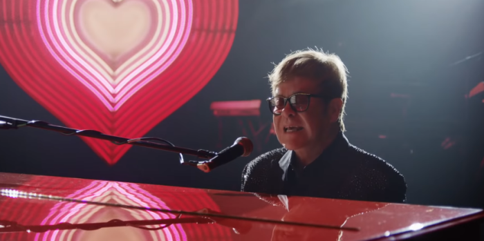 Nuevo comercial navideño que protagoniza Elton John es tan emotivo que te erizará la piel