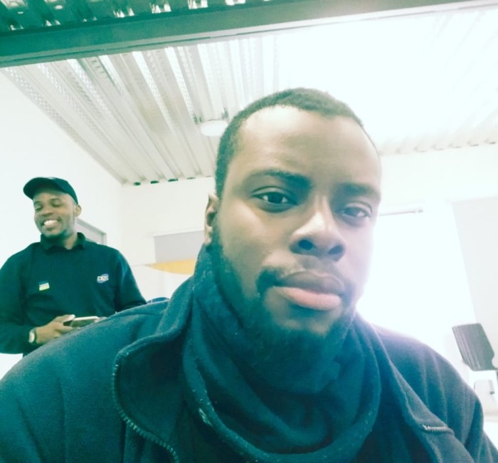 La historia de joven haitiano cuyo video cantando se viralizó: estudió medicina y es padre