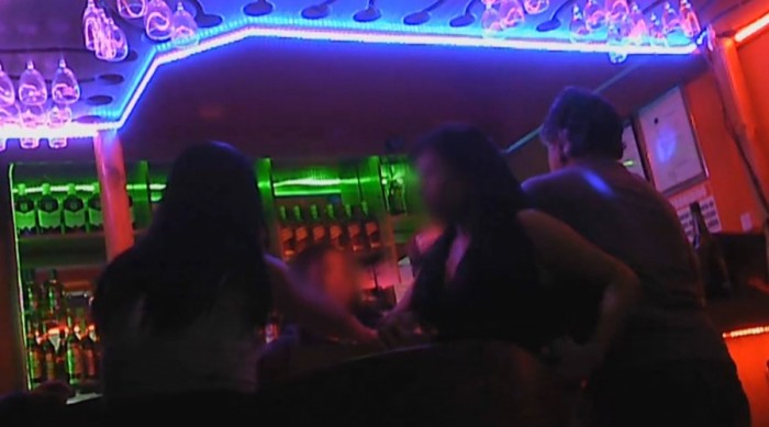 Periodista peruana se robó la película en 'Misión Encubierta': se infiltró en night club