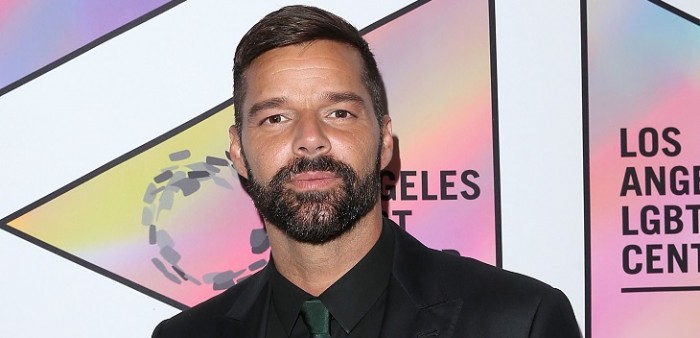 Ricky Martin 'enciende' a seguidores con acalorada postal junto a su esposo en Puerto Rico