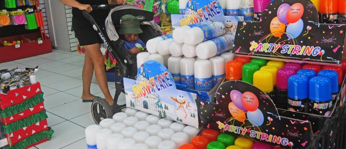 Advierten los peligros de la serpentina en spray: mal uso puede provocar serios problemas de salud