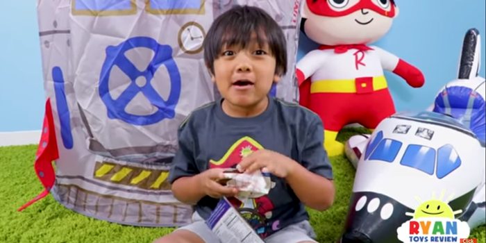 El mejor pagado: youtuber de 8 años posee fortuna de 22 millones de dólares por sus videos