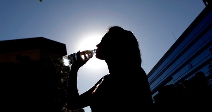 A usar bloqueador: decretan Alerta Temprana Preventiva por altas temperaturas en 5 regiones del país