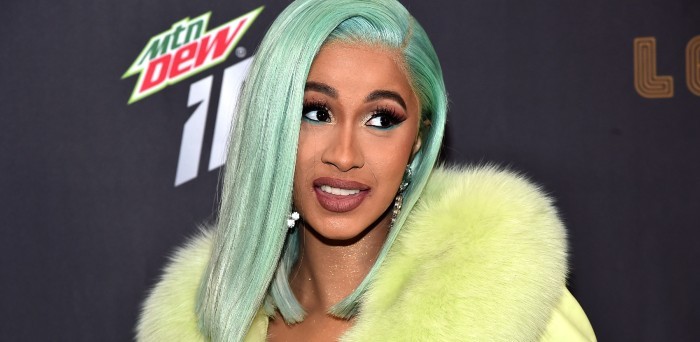 Cardi B llegó a tribunales imponiendo estilo tras pelea en club de striptease